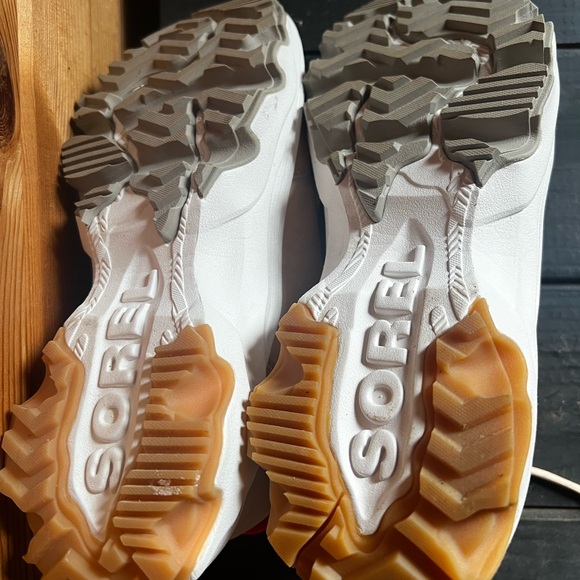 Sorel hiking/winter boots. Worn once. - Picture 3 of 4
